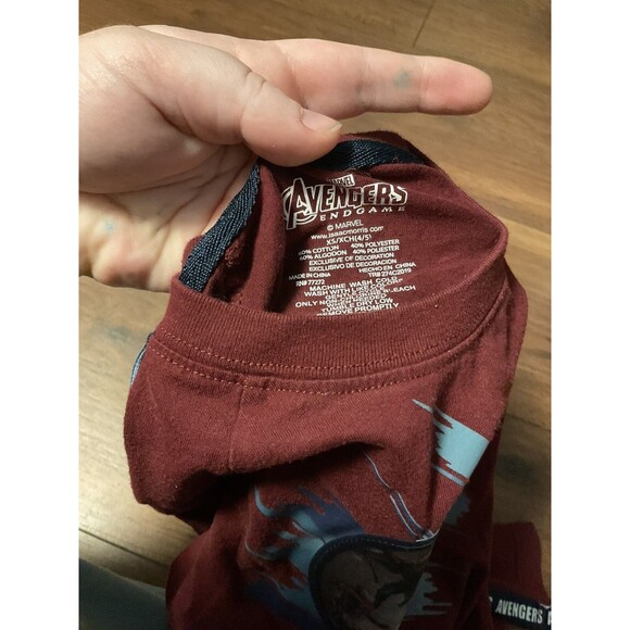 Avengers Holographic Long Sleeve Boys Xs 4/5 Tshirt Maroon - Picture 4 of 5